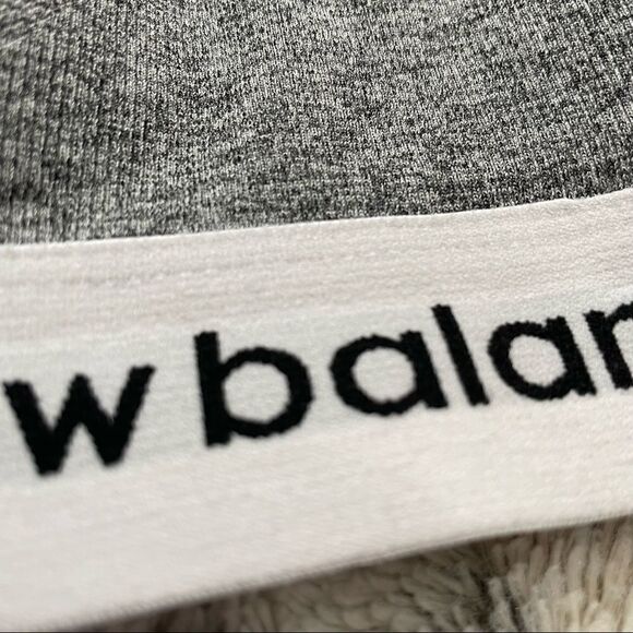 [m] New Balance Classic Logo Heathered Grey Padded Medium Support Sports Bra - Picture 6 of 13